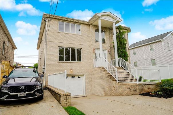Attached, Exterior, Facade, Brick Facade, Rowhouse