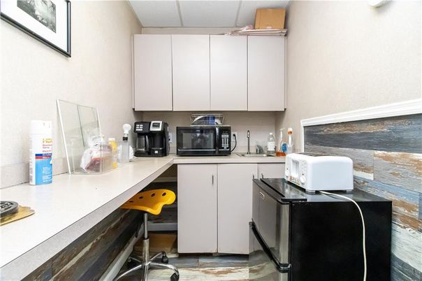 Home Office, Interior