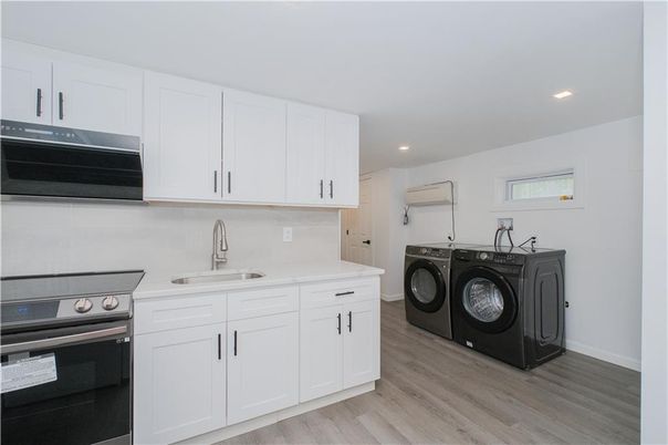 Interior, Recessed Lighting, Washer, Wood Texture Flooring