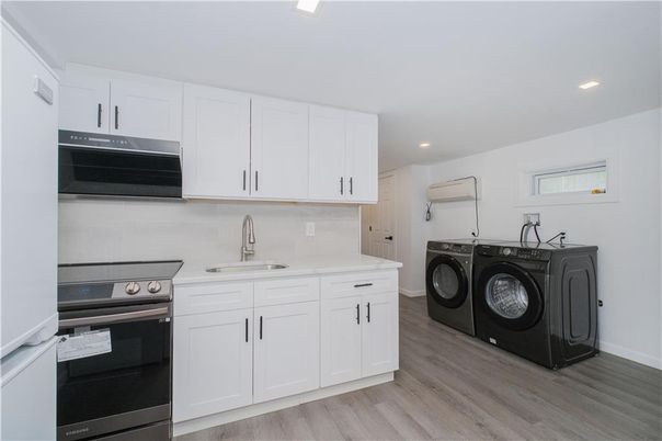 Interior, Recessed Lighting, Washer, Wood Texture Flooring