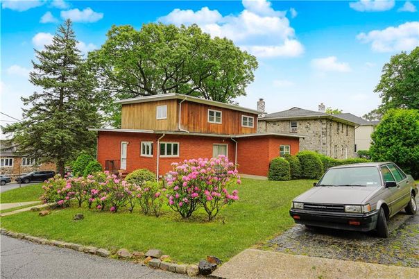 Exterior, Facade, Brick Facade, Split Level