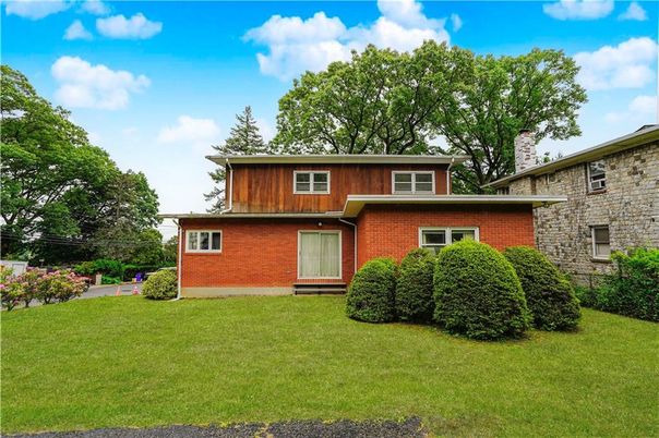 Exterior, Facade, Brick Facade, Split Level