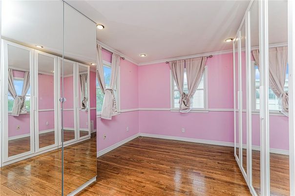 Empty room, Interior, Recessed Lighting, Walk-in Closets, Wood Texture Flooring