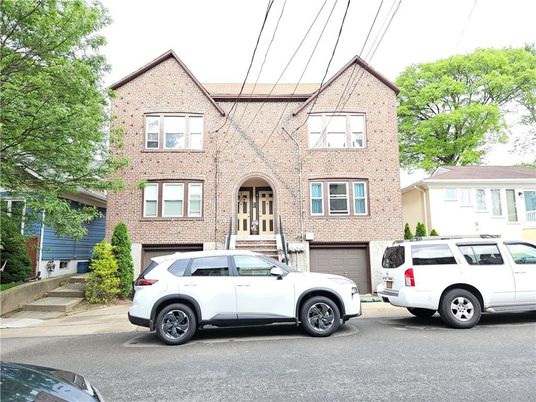 Exterior, Facade, Brick Facade, Rowhouse