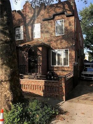 Exterior, Facade, Brick Facade, Rowhouse