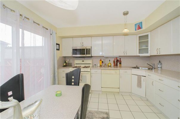 Dining room, Interior, Kitchen, Pendant Lights, Stainless Steel Appliances