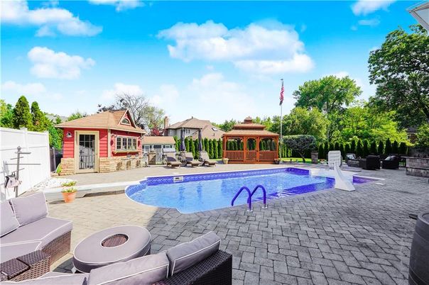 Exterior, Pool