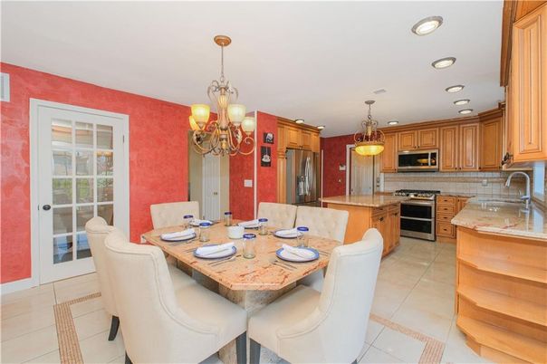 Chandelier, Dining room, Interior, Kitchen, Pendant Lights, Recessed Lighting, Stainless Steel Appliances