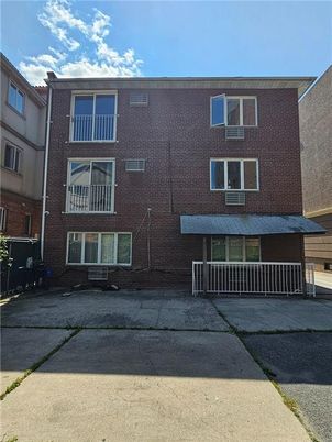 Exterior, Facade, Brick Facade, Rowhouse