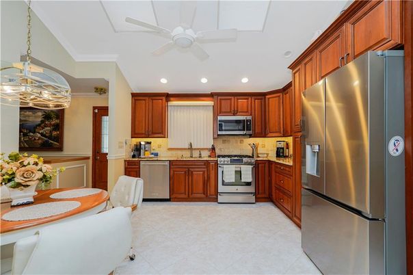 Dining room, Interior, Kitchen, Pendant Lights, Recessed Lighting, Stainless Steel Appliances