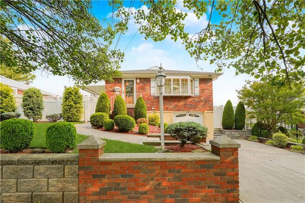 Attached, Exterior, Facade, Brick Facade, Raised Ranch