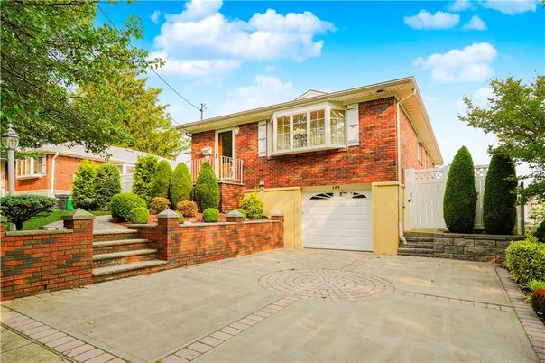 Attached, Exterior, Facade, Brick Facade, Raised Ranch