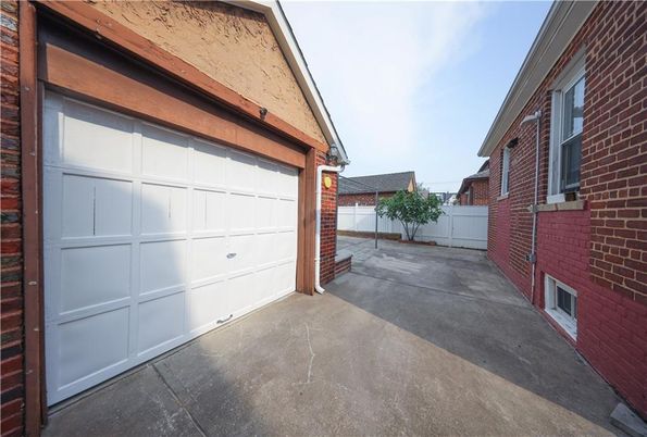 Detached Garage, Exterior