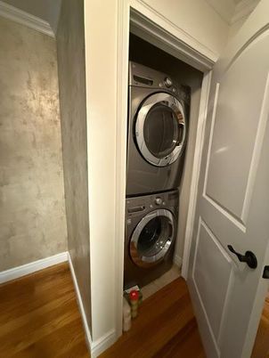 Interior, Utility Closets, Washer, Wood Texture Flooring