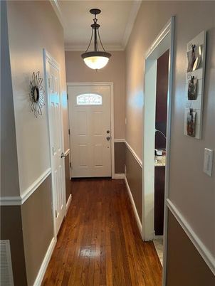 Interior, Pendant Lights, Wood Texture Flooring