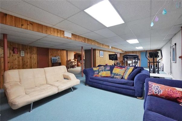 Fitness Equipment, Interior, Living room, Recessed Lighting, Wooden Walls