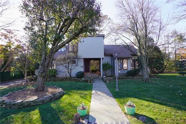 Backyard, Exterior, Facade, Ranch