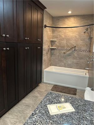 Bathroom, Interior, Recessed Lighting