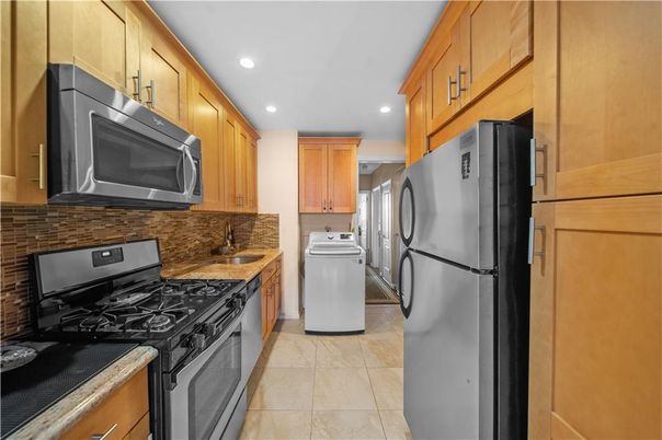 Interior, Kitchen, Recessed Lighting, Washer