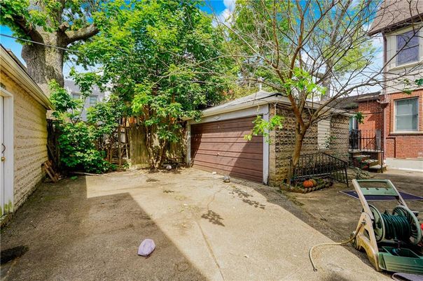 Detached Garage, Exterior