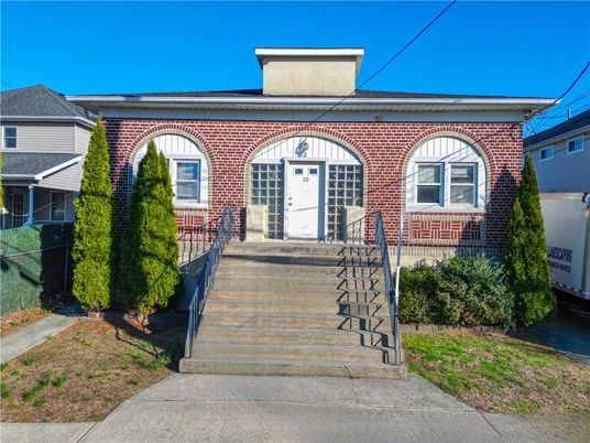 Exterior, Facade, Brick Facade, American Foursquare