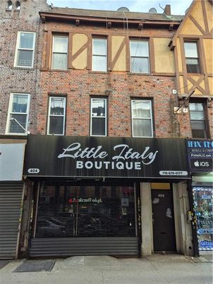 Exterior, Facade, Brick Facade, Rowhouse