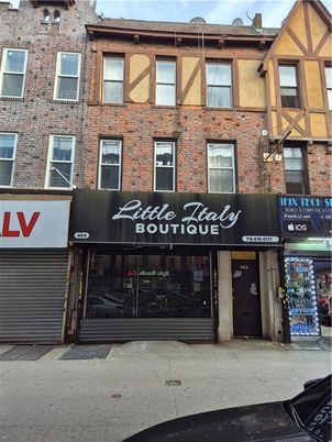 Exterior, Facade, Brick Facade, Rowhouse