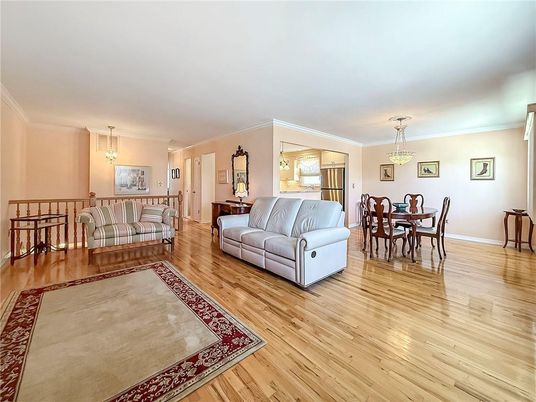 Chandelier, Dining room, Interior, Living room, Pendant Lights, Wood Texture Flooring