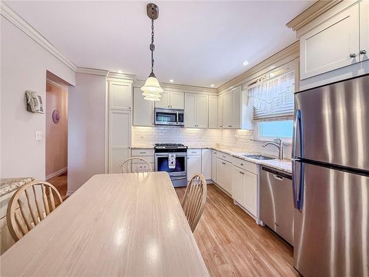 Dining room, Interior, Kitchen, Pendant Lights, Recessed Lighting, Stainless Steel Appliances, Wood Texture Flooring