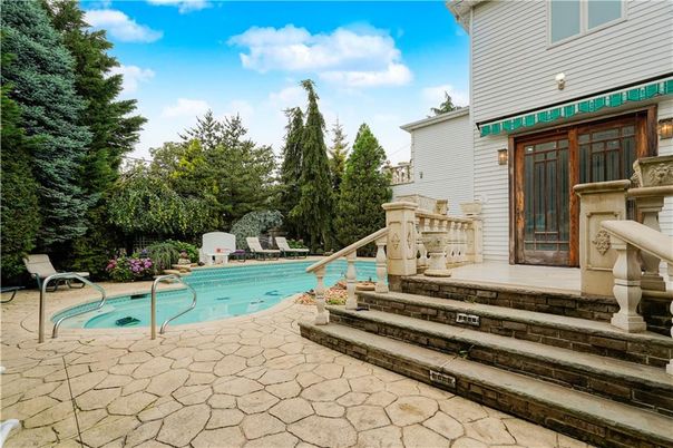 Exterior, Pool