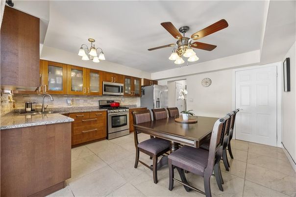 Dining room, Interior, Kitchen, Stainless Steel Appliances