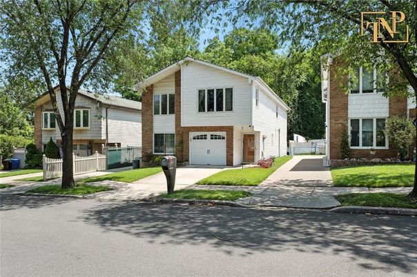 Attached, Exterior, Facade, Brick Facade, Raised Ranch