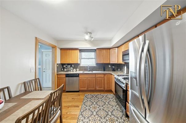 Dining room, Interior, Kitchen, Stainless Steel Appliances, Wood Texture Flooring