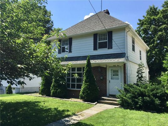 Exterior, Facade, Brick Facade, Cape Cod