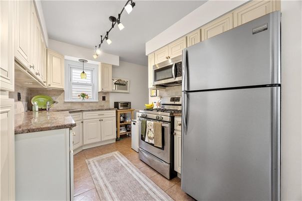 Interior, Kitchen, Pendant Lights, Stainless Steel Appliances
