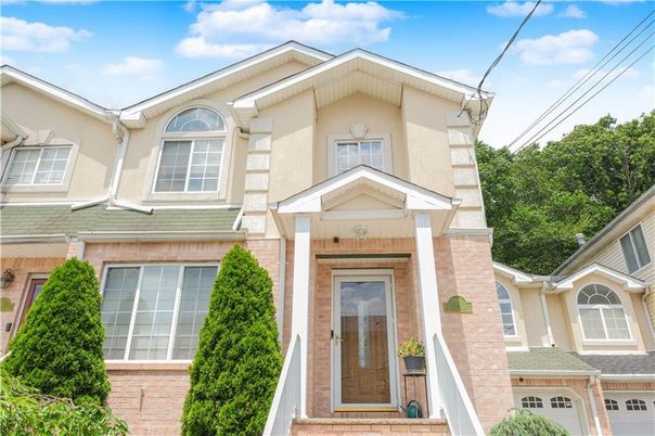 Attached, Exterior, Facade, Brick Facade, Rowhouse