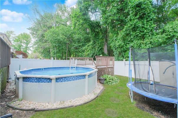 Exterior, Playground, Pool