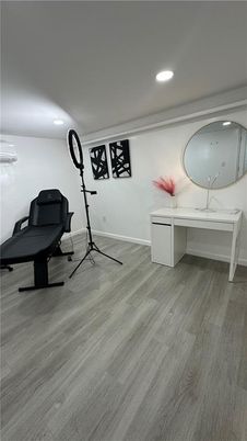 Fitness Equipment, Interior, Recessed Lighting, Wood Texture Flooring