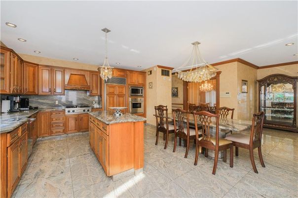 Chandelier, Dining room, Interior, Kitchen, Recessed Lighting, Stainless Steel Appliances
