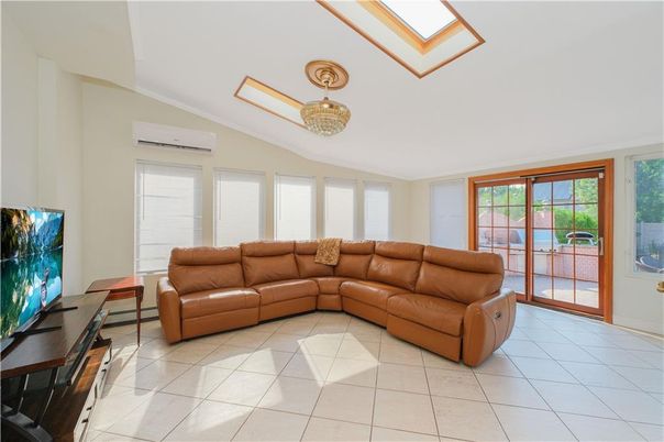 Chandelier, Interior, Living room