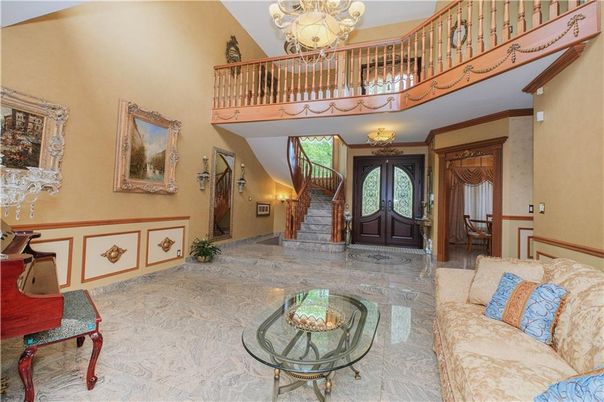 Chandelier, Interior, Living room