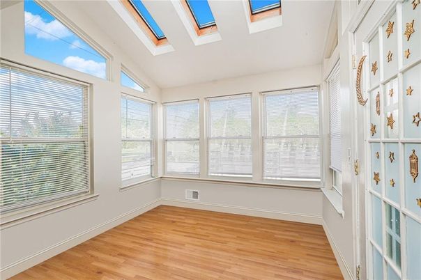 Empty room, Interior, Sun Room, Wood Texture Flooring