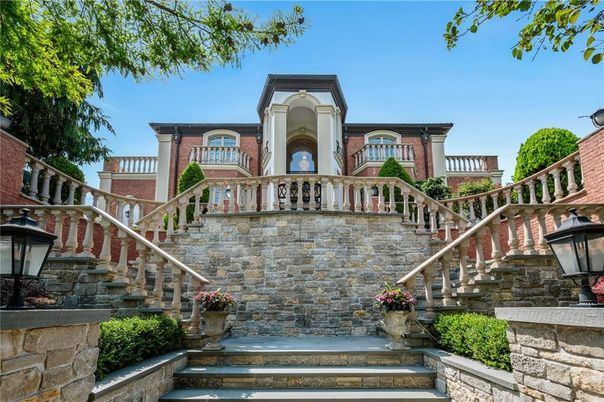 Exterior, Facade, Brick Facade, Queen Anne Victorian