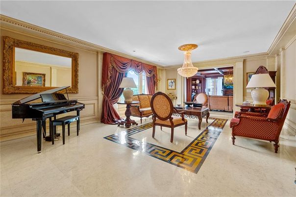 Chandelier, Dining room, Interior, Living room, Piano, Recessed Lighting