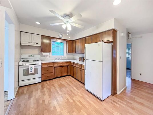 Interior, Kitchen, Recessed Lighting, Wood Texture Flooring