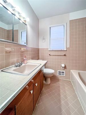 Bathroom, Interior, Tile Countertops