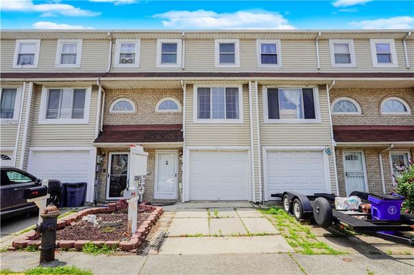 Attached, Exterior, Facade, Brick Facade, Rowhouse