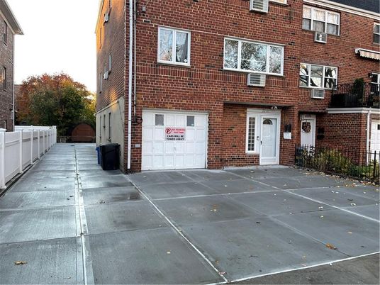 Attached, Exterior, Facade, Brick Facade, Rowhouse
