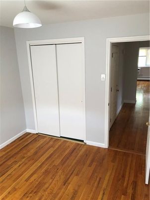 Empty room, Interior, Pendant Lights, Wood Texture Flooring