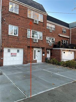 Attached, Exterior, Facade, Brick Facade, Rowhouse